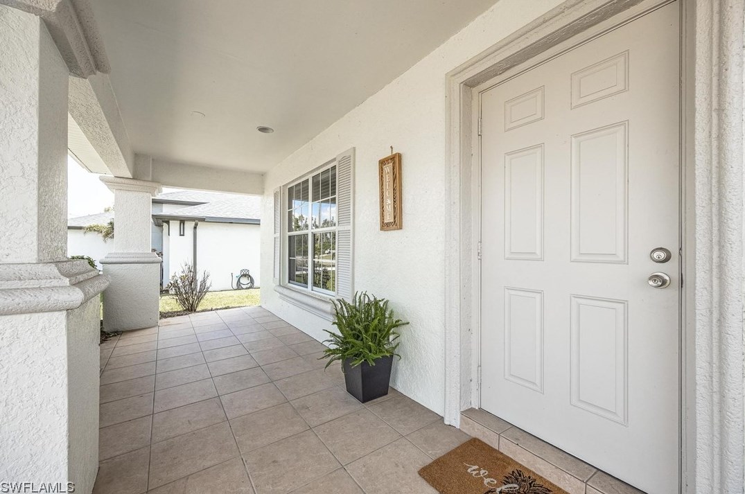 706 2nd Ln, Cape Coral, FL 33993-2446
