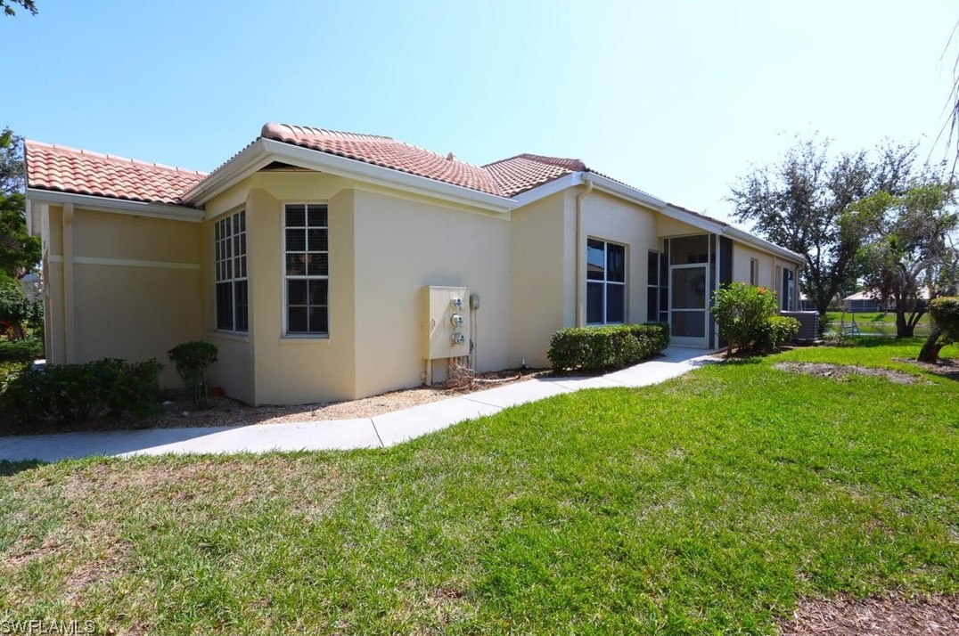 8821 Bay Cir, Fort Myers, FL 33908-6684