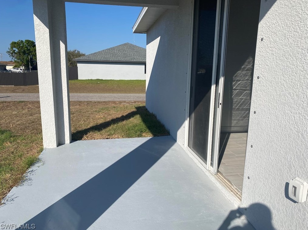 909 Hillcrest Ave, Lehigh Acres, FL 33974