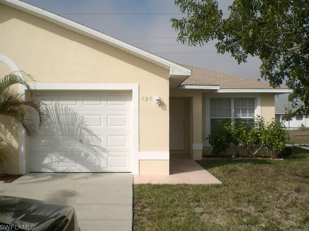 528 Ne 24th Pl, Cape Coral, FL 33909
