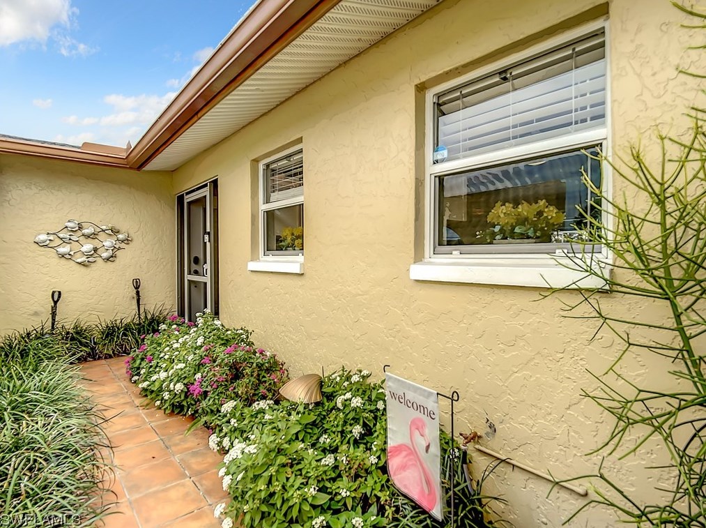402 Wildwood Pkwy, Cape Coral, FL 33904-5261