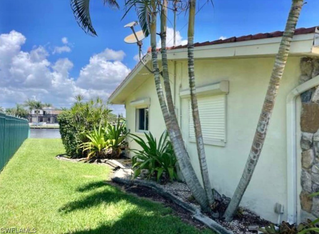 941 Dolphin Dr, Cape Coral, FL 33904-5923
