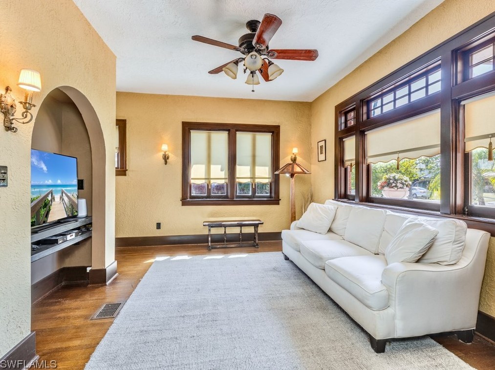 1249 Osceola Dr, Fort Myers FL exterior