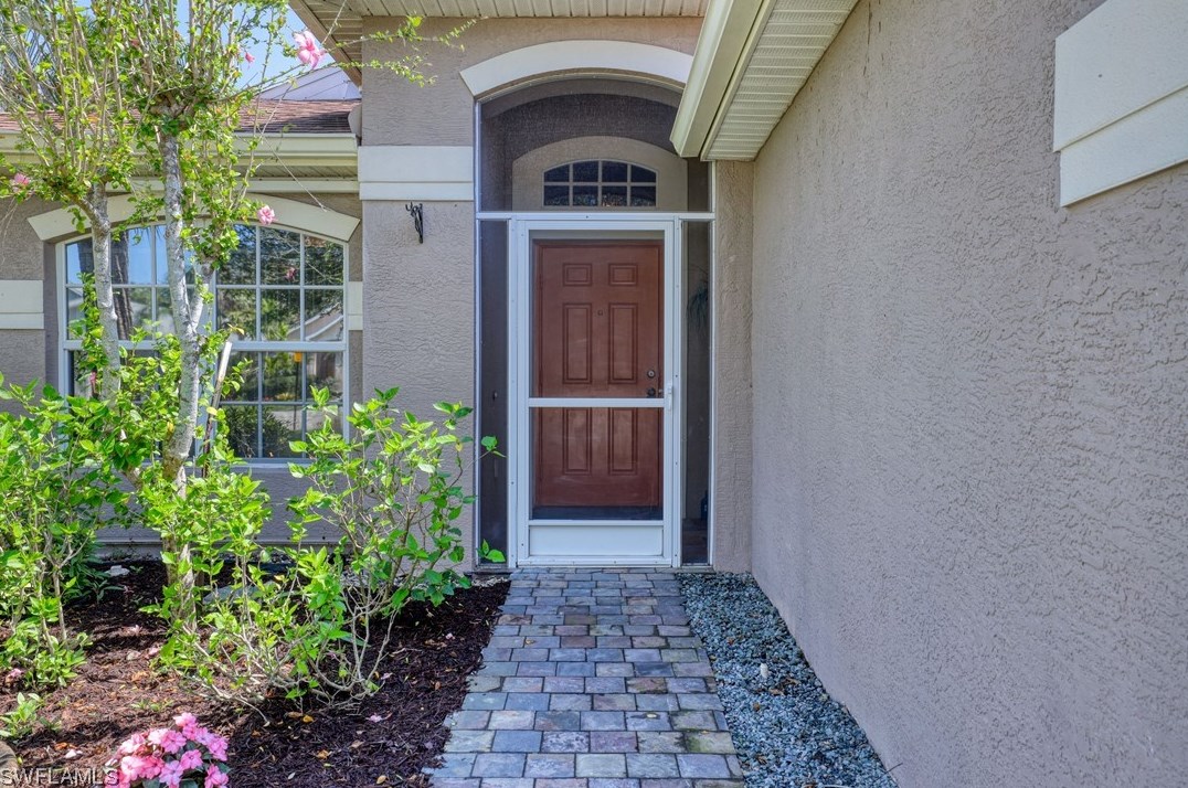 9819 Gladiolus Preserve Cir, Fort Myers, FL 33908-9721