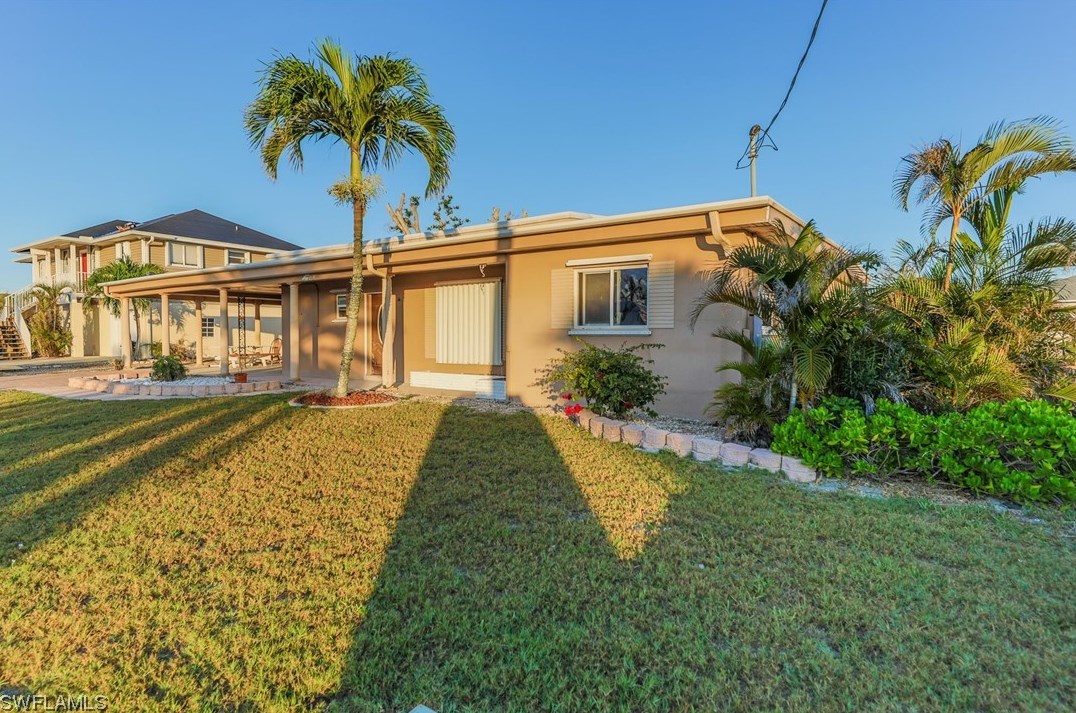425 Madison Ct, Fort Myers Beach, FL 33931