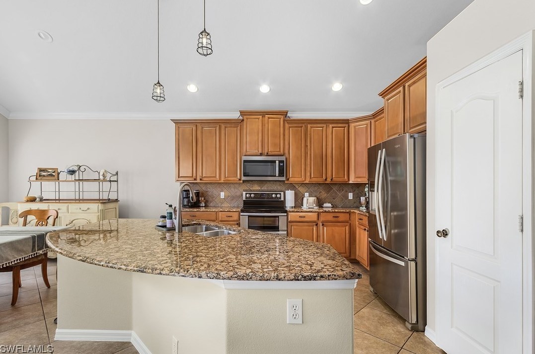 2491 Blackburn Cir, Cape Coral, FL 33991