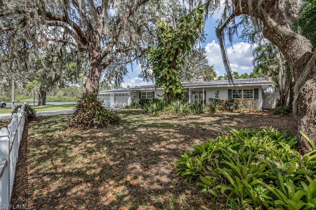 1871 Mitchell Ave, Alva, FL 33920-3642
