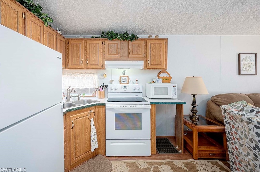 26 La Fonda Ln, Fort Myers, FL 33903-7328