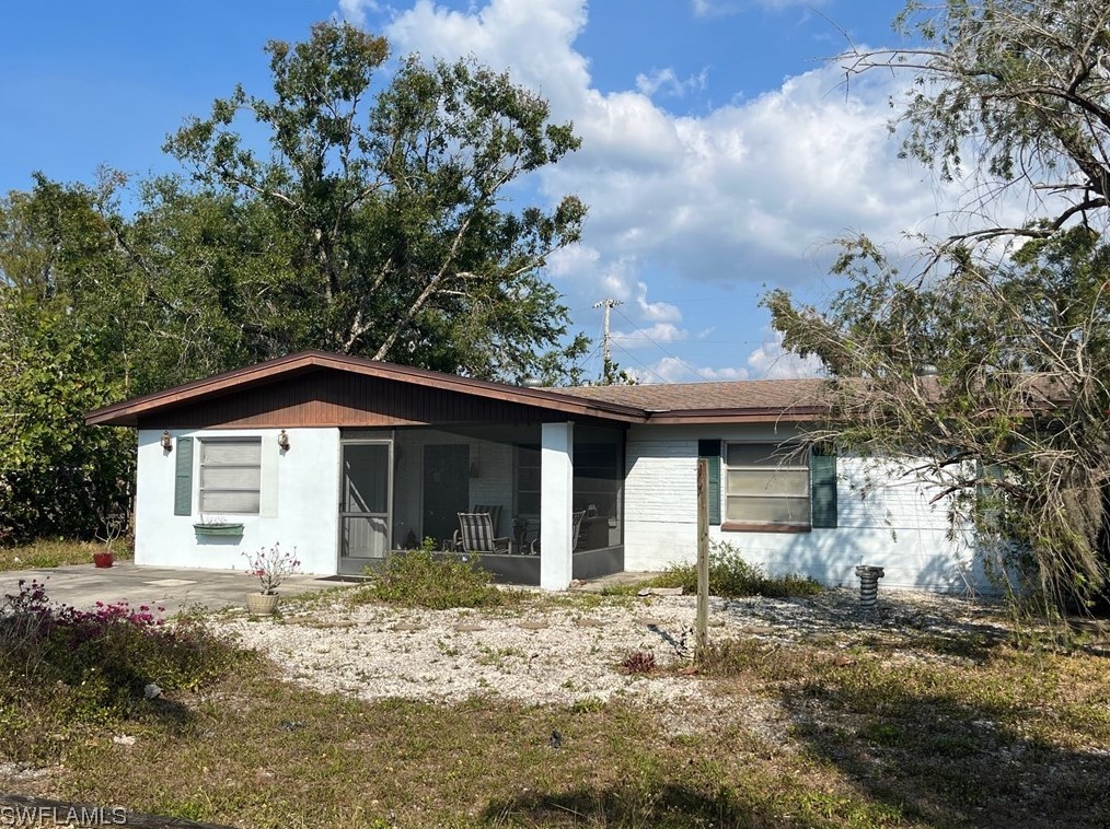 101 Daniels Ln, Fort Myers, FL 33917-3976