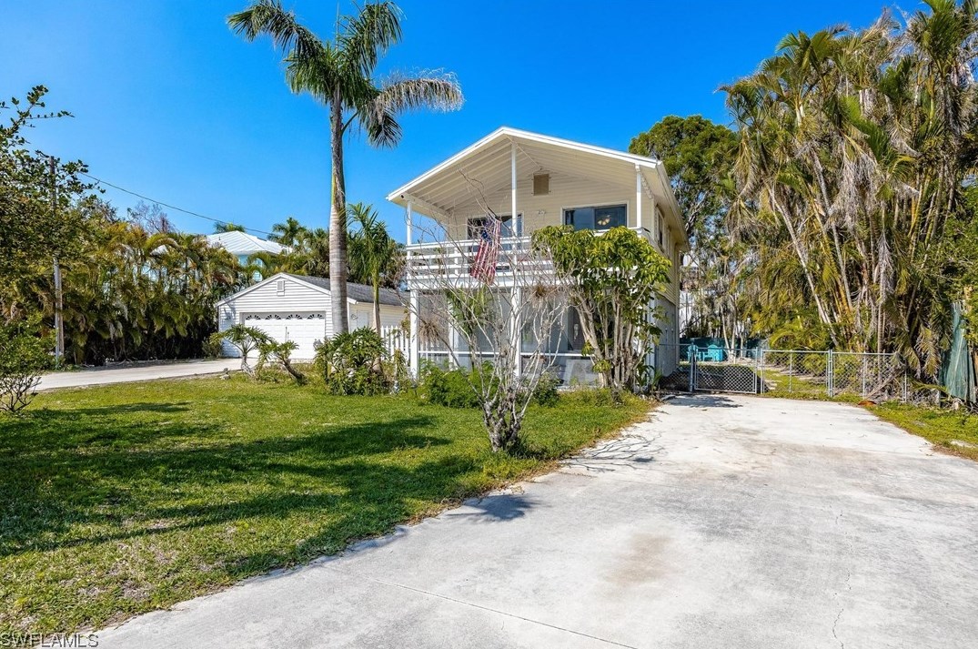 7123 Shannon Blvd, Fort Myers, FL 33908-4217