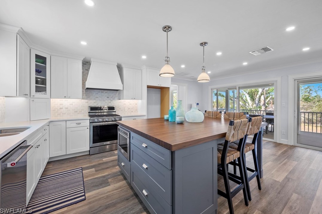 1057 Seahawk Ln, Sanibel, FL 33957