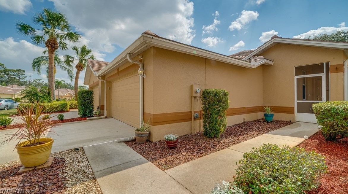 2250 Carnaby Ct, Lehigh Acres, FL 33973