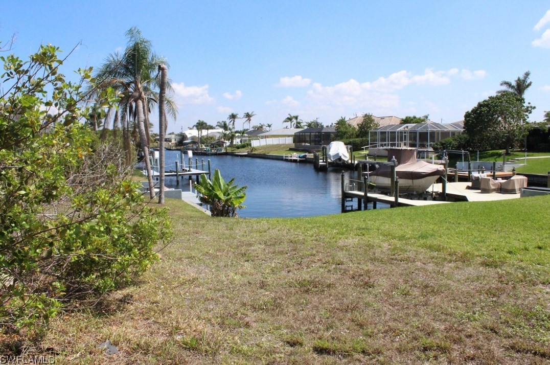 3303 Country Club Blvd, Cape Coral, FL 33904-4952