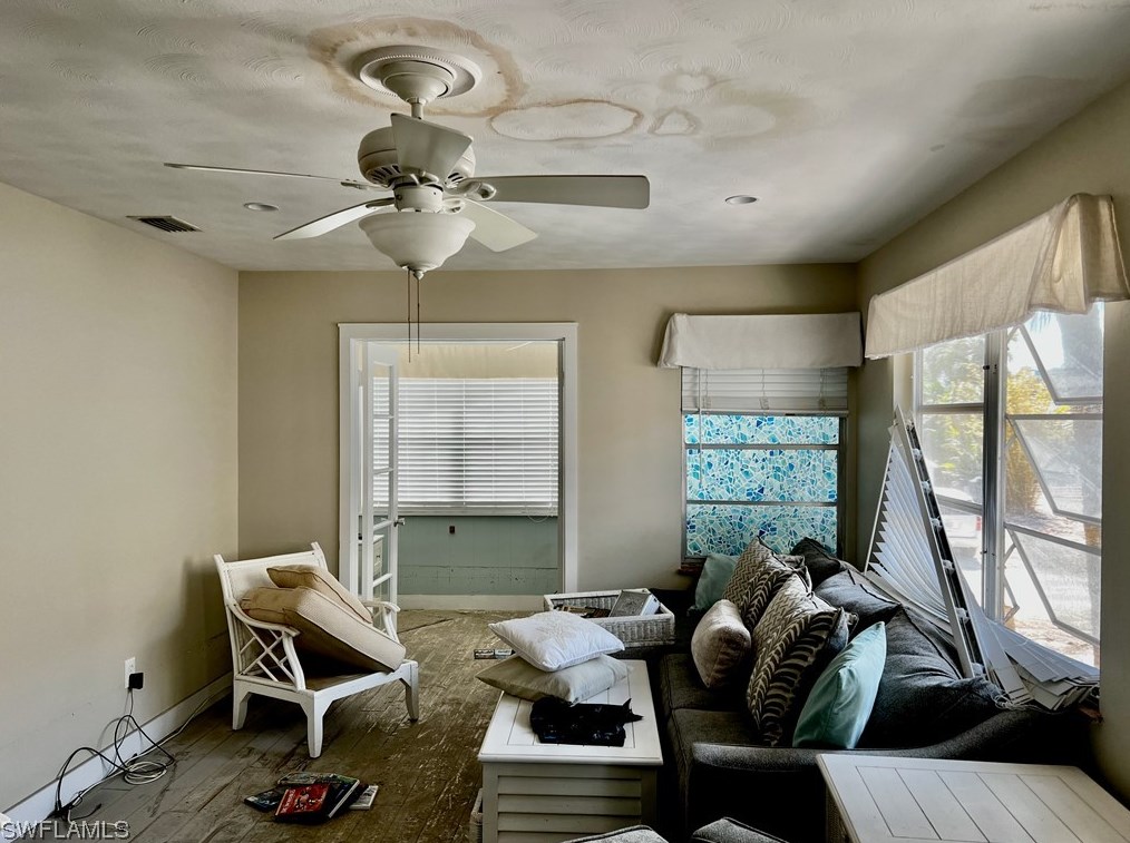 125 Coconut Dr, Fort Myers Beach, FL 33931