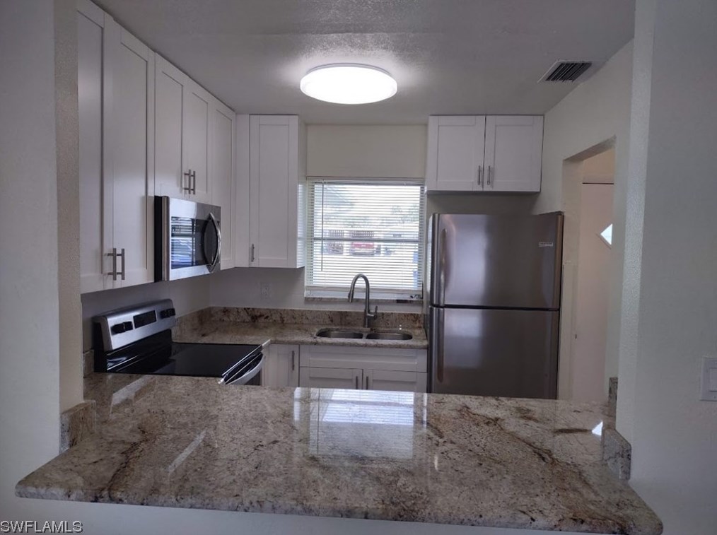 2204 Croton Ct, Lehigh Acres, FL 33936