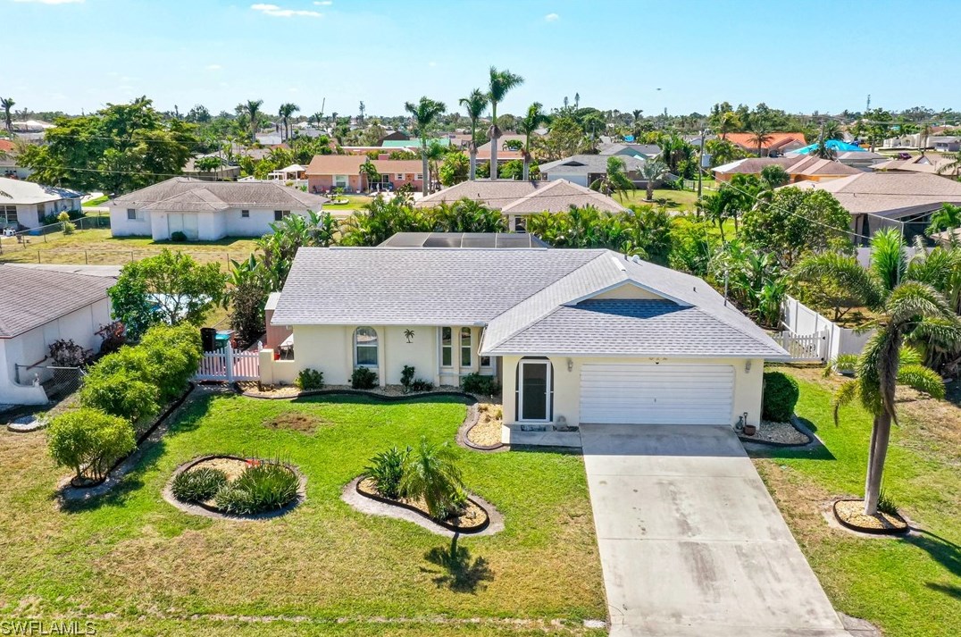 912 29th Ter, Cape Coral, FL 33904-2928