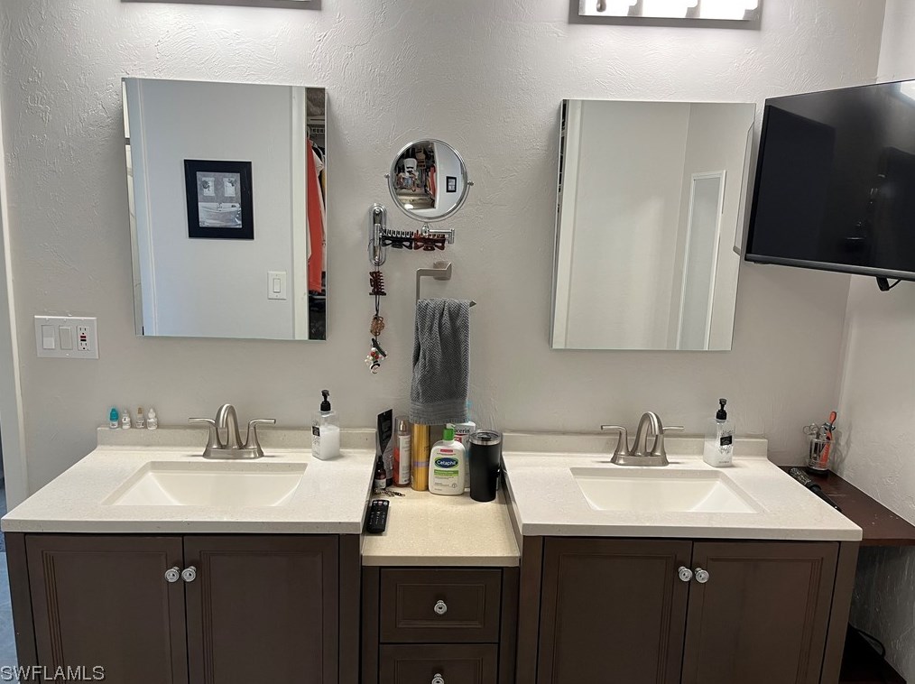 1334 Medinah Dr, Fort Myers, FL 33919-7311