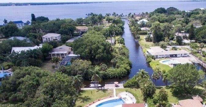 68 Aqua Ln, Fort Myers, FL 33903