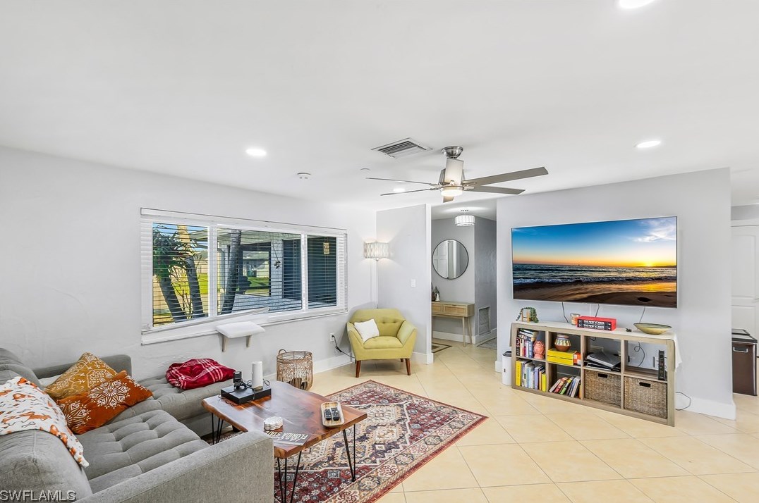 515 17th Ave, Cape Coral FL  33990-1610 exterior