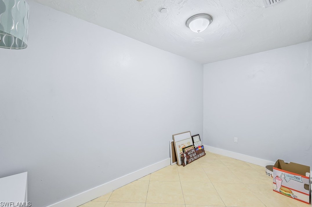 515 17th Ave, Cape Coral FL  33990-1610 exterior