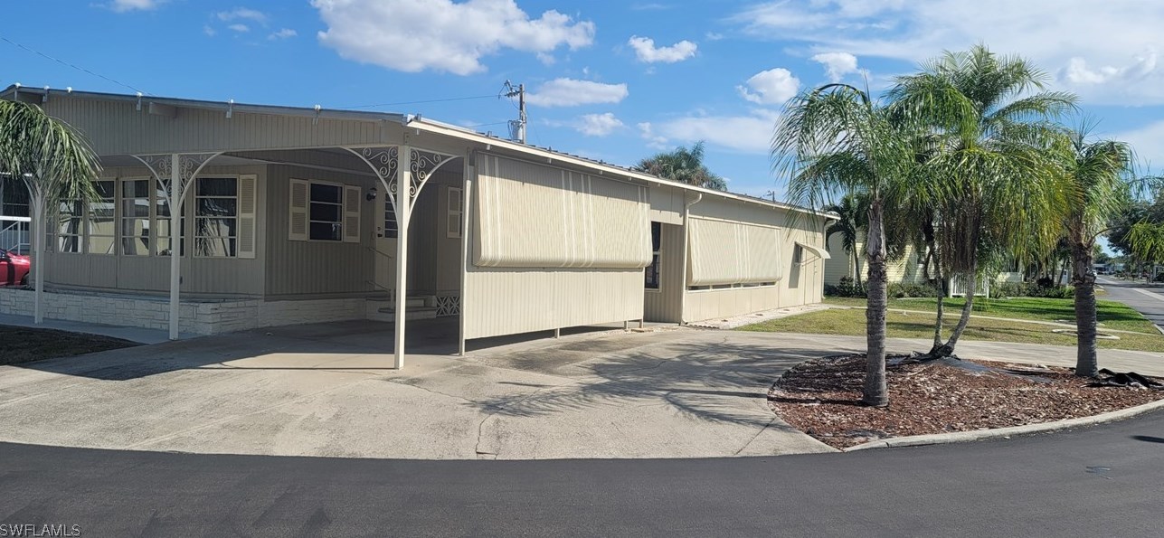 392 Santa Fe Trl, Fort Myers, FL 33917-3061