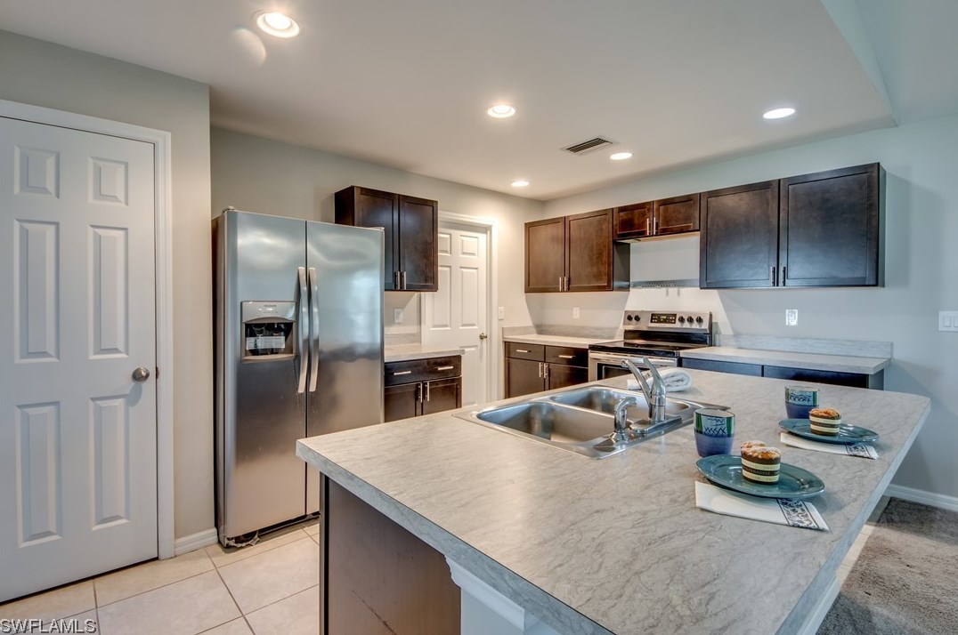 2607 2nd Pl, Cape Coral, FL 33914-4472