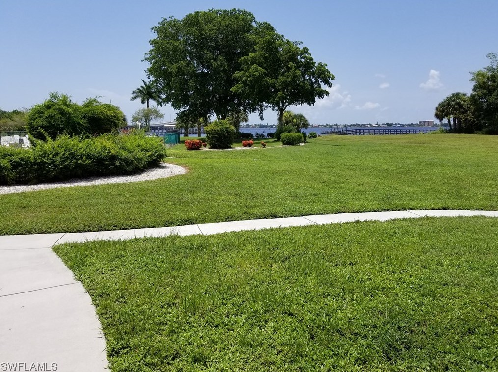 12498 Riverside Dr #106, Fort Myers, FL 33919