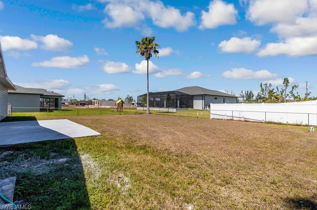 1747 19th Ter, Cape Coral, FL 33993-4915