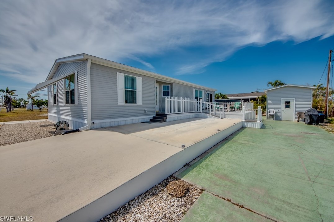 4918 Sandpiper Dr, Saint James City, FL 33956