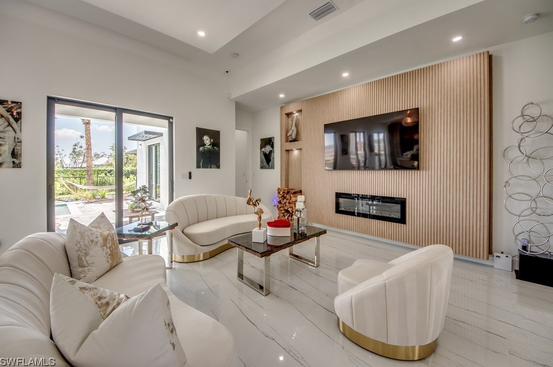 2110 Sw 4th St, Cape Coral, FL 33991