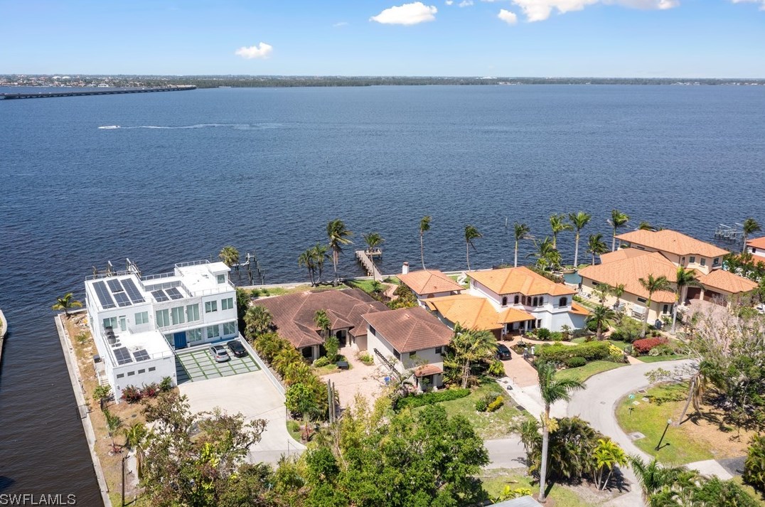3978 W Riverside Dr, Fort Myers, FL 33901