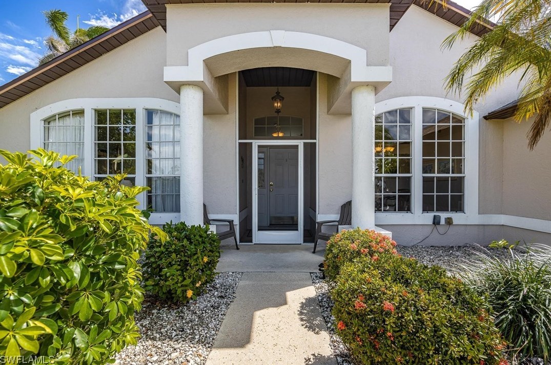434 21st Ter, Cape Coral, FL 33990-4379