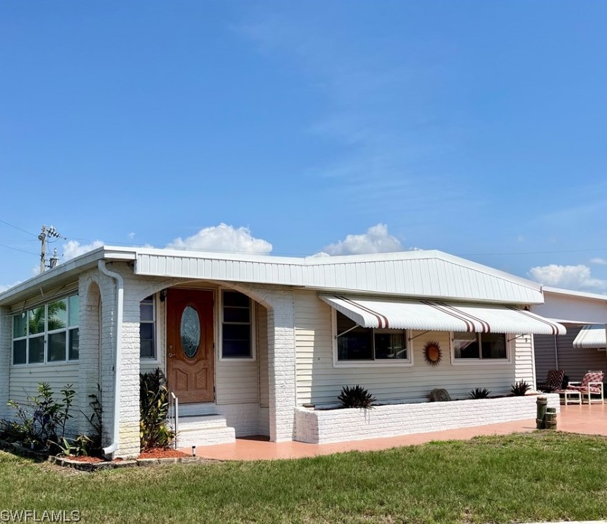215 Brandywine Ln, Fort Myers, FL 33917-3018