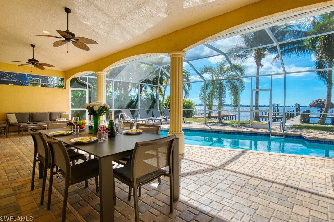 1020 Dolphin Dr, Cape Coral, FL 33904-5924