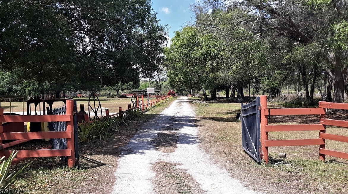 17200 Silver Panther Ln, Fort Myers, FL 33913-9055