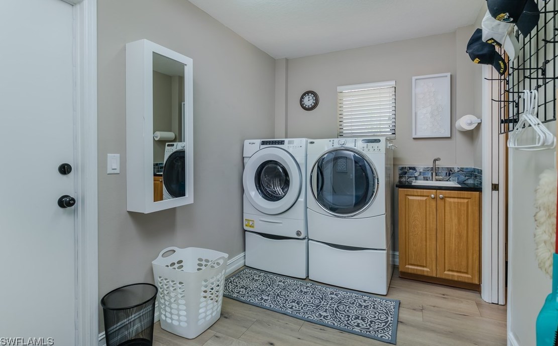 6626 Kestrel Cir, Fort Myers FL  33966-1365 exterior