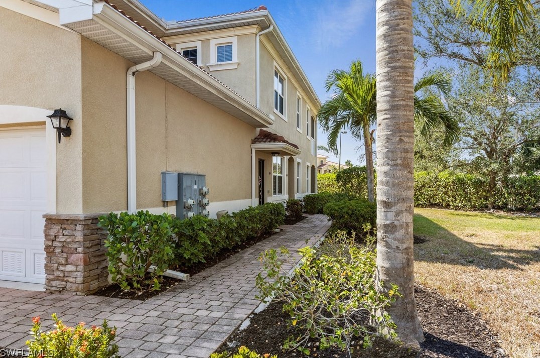 8531 Oakshade Cir, Fort Myers, FL 33919-3374