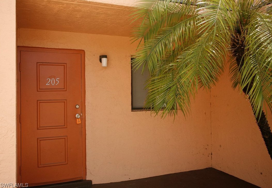 2640 Park Windsor Dr #205, Fort Myers, FL 33901