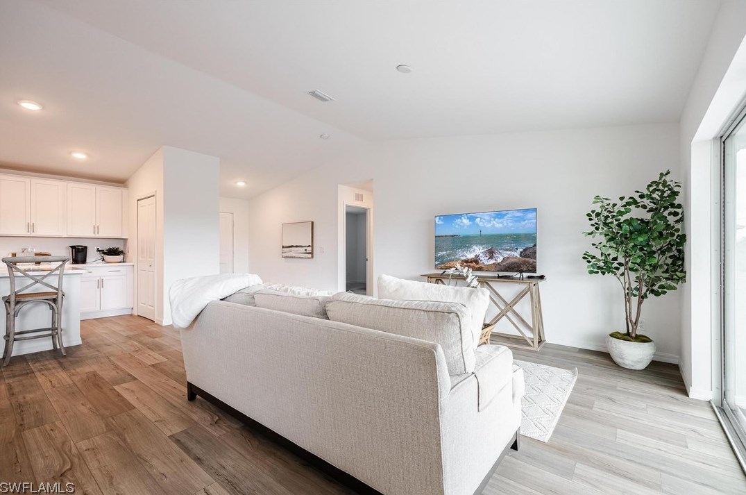 2604 5th Ave, Cape Coral FL  33909-8843 exterior