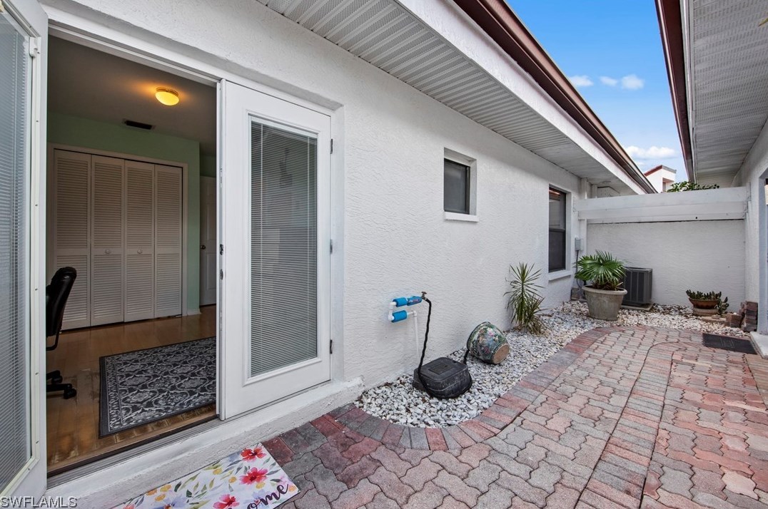 5470 Harbour Castle Dr, Fort Myers FL 33907-7846 exterior