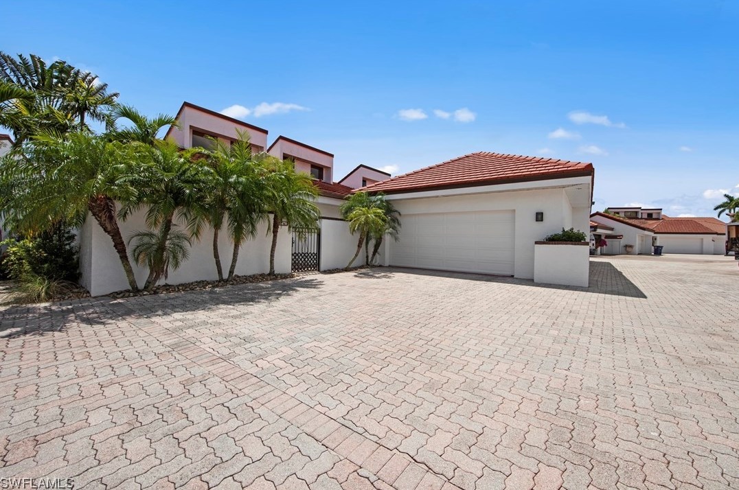 5470 Harbour Castle Dr, Fort Myers FL 33907-7846 exterior