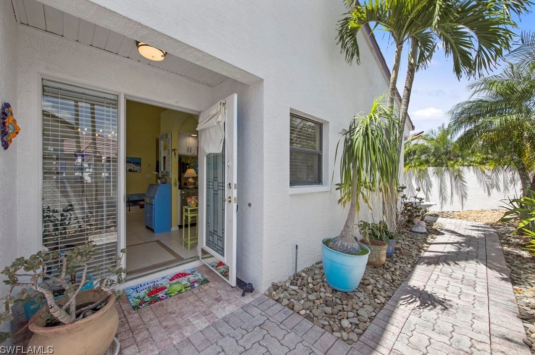 5470 Harbour Castle Dr, Fort Myers FL 33907-7846 exterior