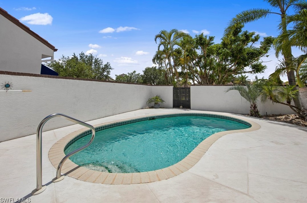 5470 Harbour Castle Dr, Fort Myers FL 33907-7846 exterior