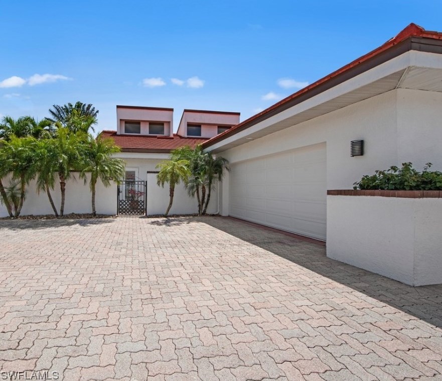 5470 Harbour Castle Dr, Fort Myers FL 33907-7846 exterior