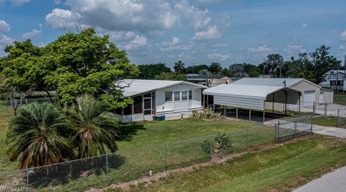 306 Pinecrest Ave Nw, Moore Haven, FL 33471