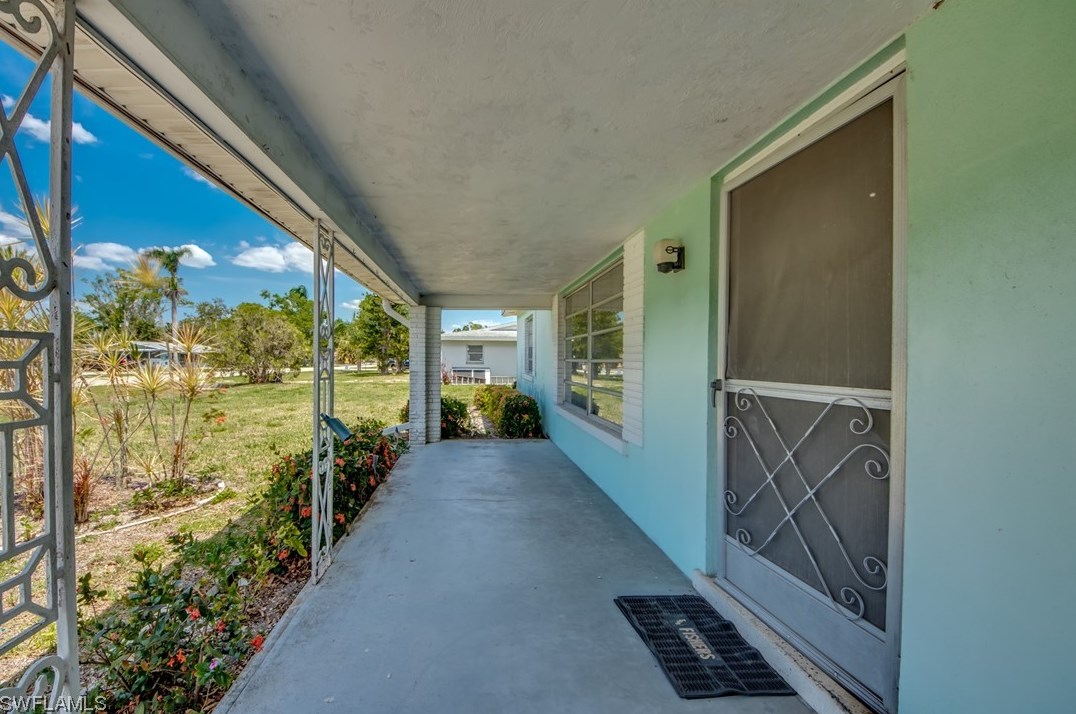 208 Morse Plz, Fort Myers, FL 33905-2624