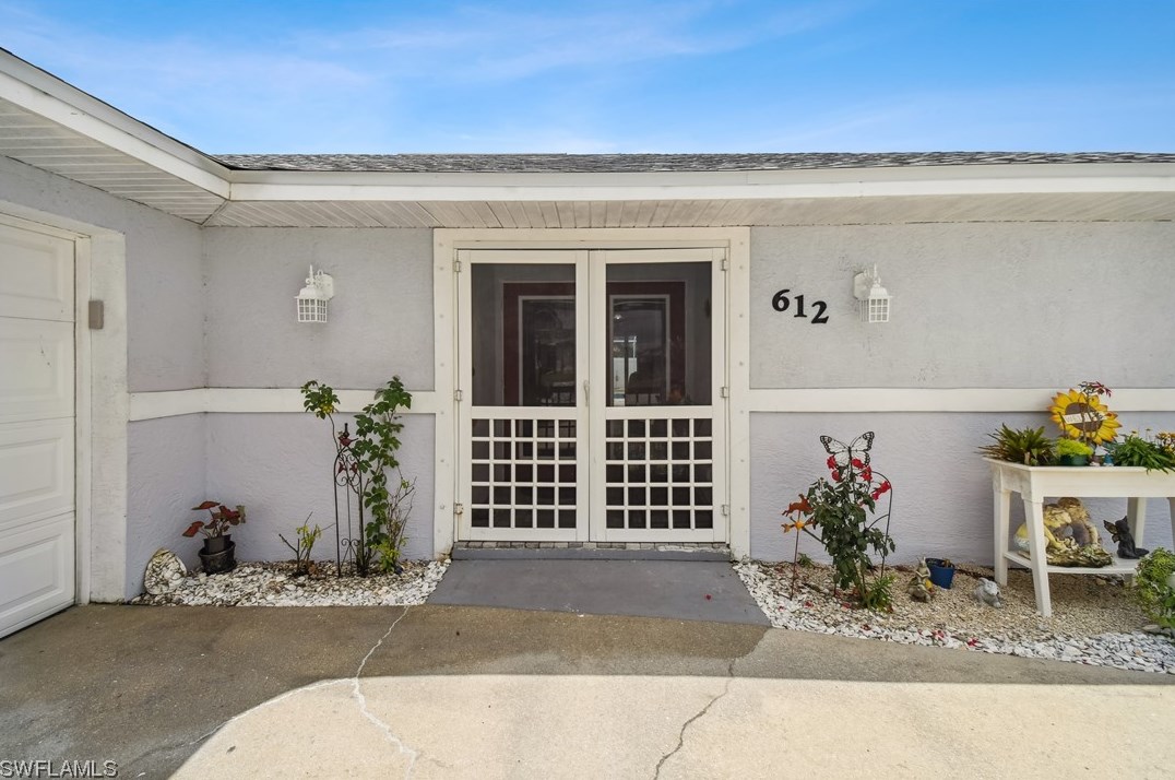 612 35th Ter, Cape Coral, FL 33904-4941