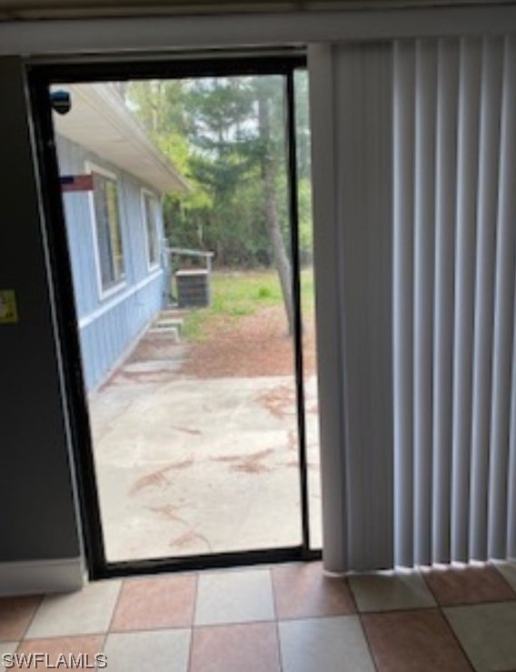 2303 Hamilton Ave, Alva FL  33920-1037 exterior