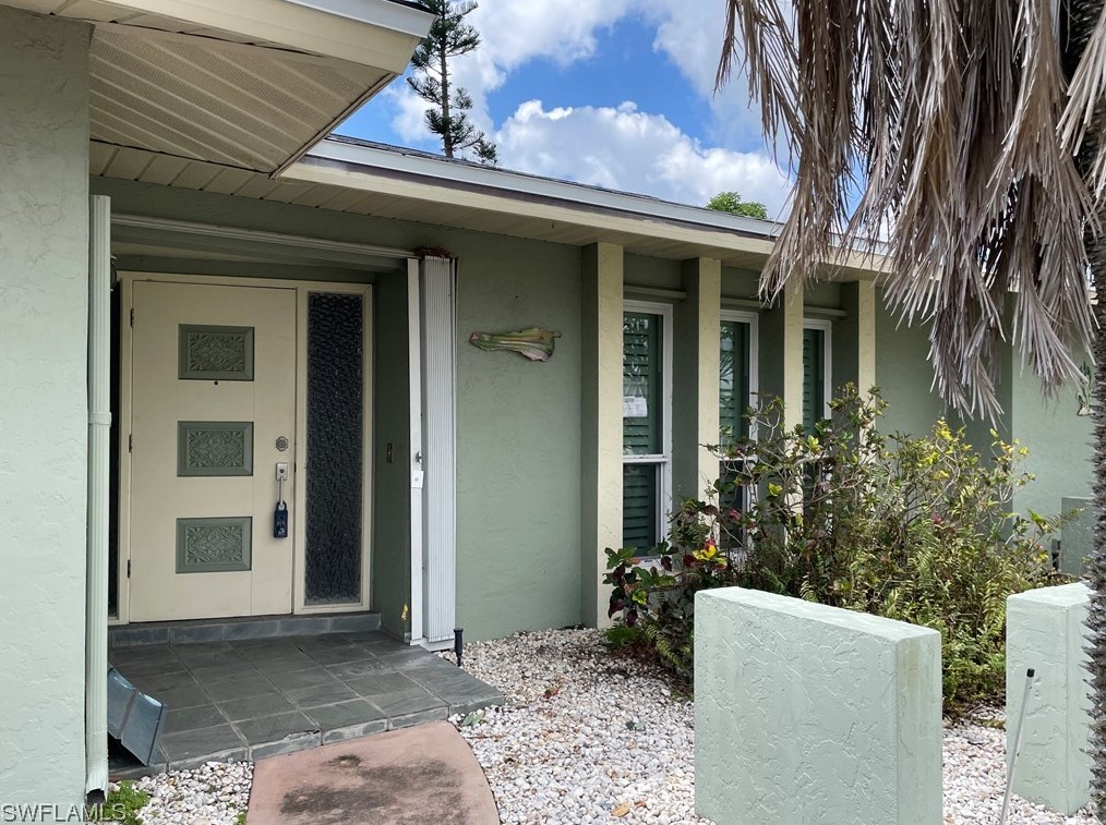 4051 Country Club Blvd, Cape Coral, FL 33904-5231