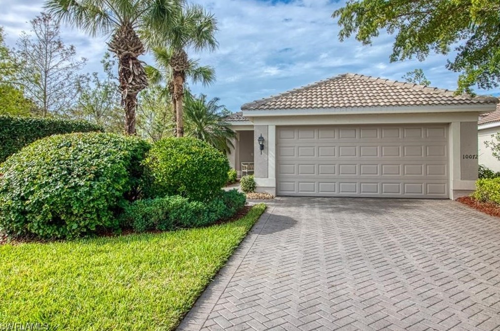 10072 Oakhurst Way, Fort Myers, FL 33913-7090